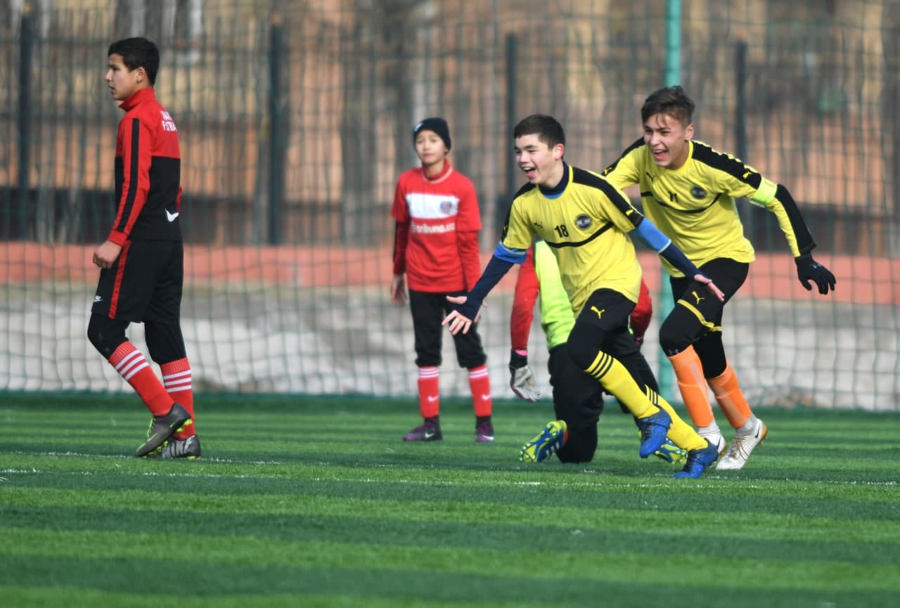 Xalqaro Futbol Kuni Munosabati Bilan Yosh Futbolchilarga Sovg alar Xalqaro Futbol Kuni Munosabati Bilan Yosh Futbolchilarga Sovg alar